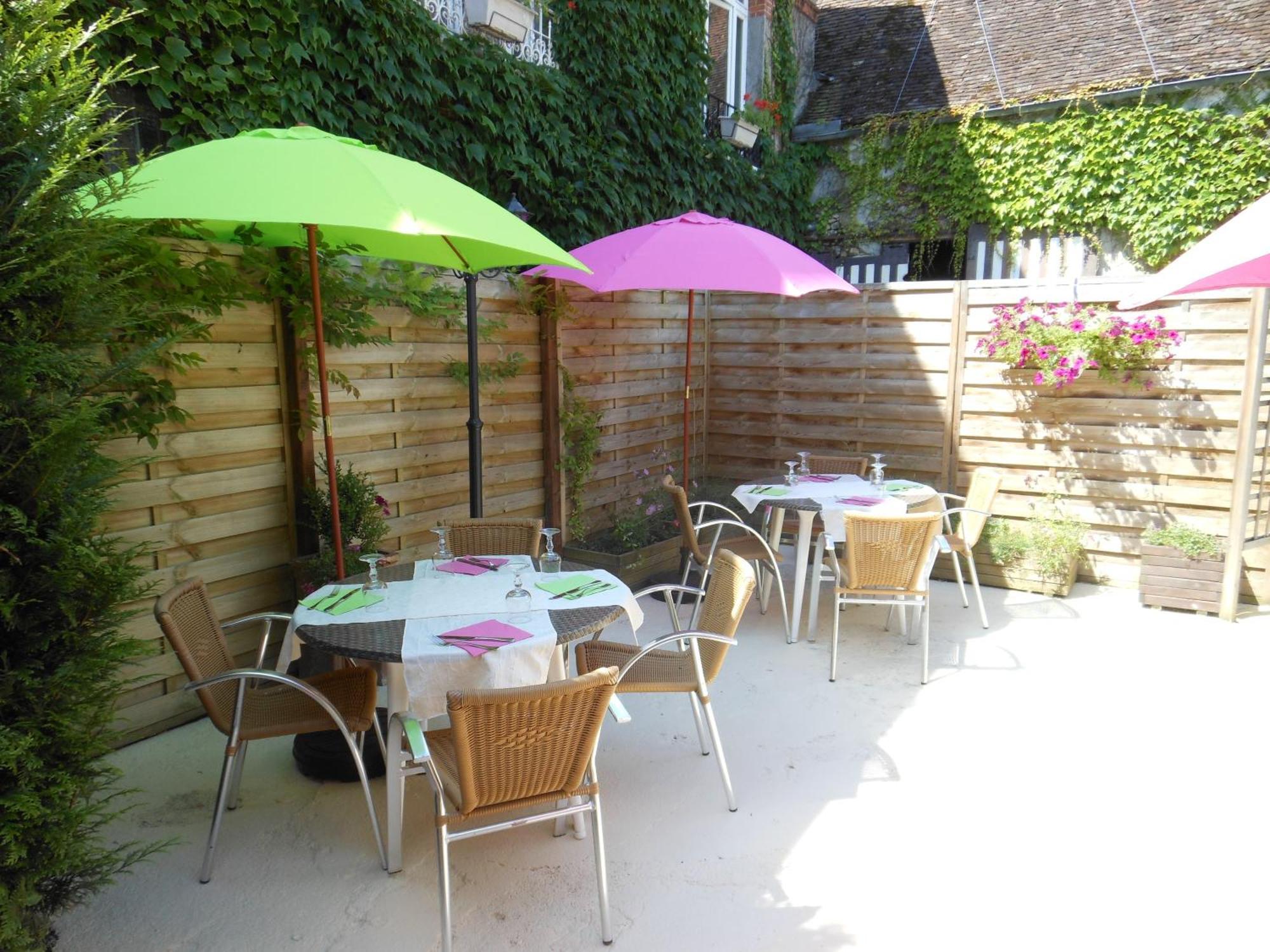 Logis - Hotel Restaurant L'Ecu De France Malesherbes Экстерьер фото