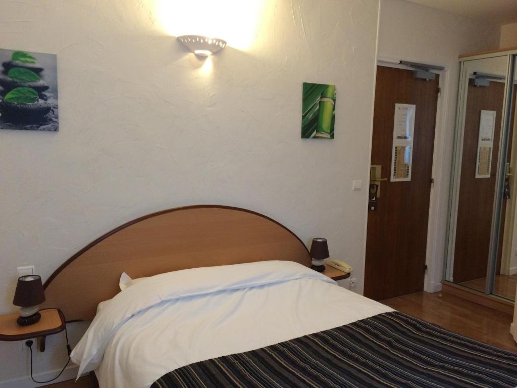 Logis - Hotel Restaurant L'Ecu De France Malesherbes Номер фото